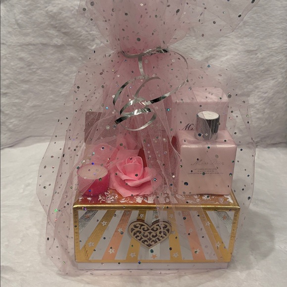 Reserved!! Dior Miss Dior Pink Gift Collection - Picture 2 of 5
